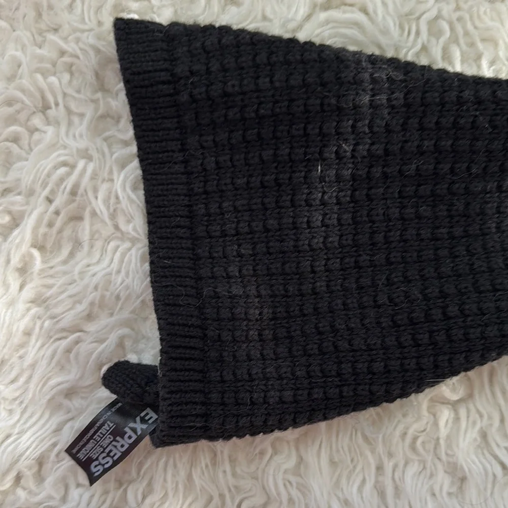 Men’s black scarf